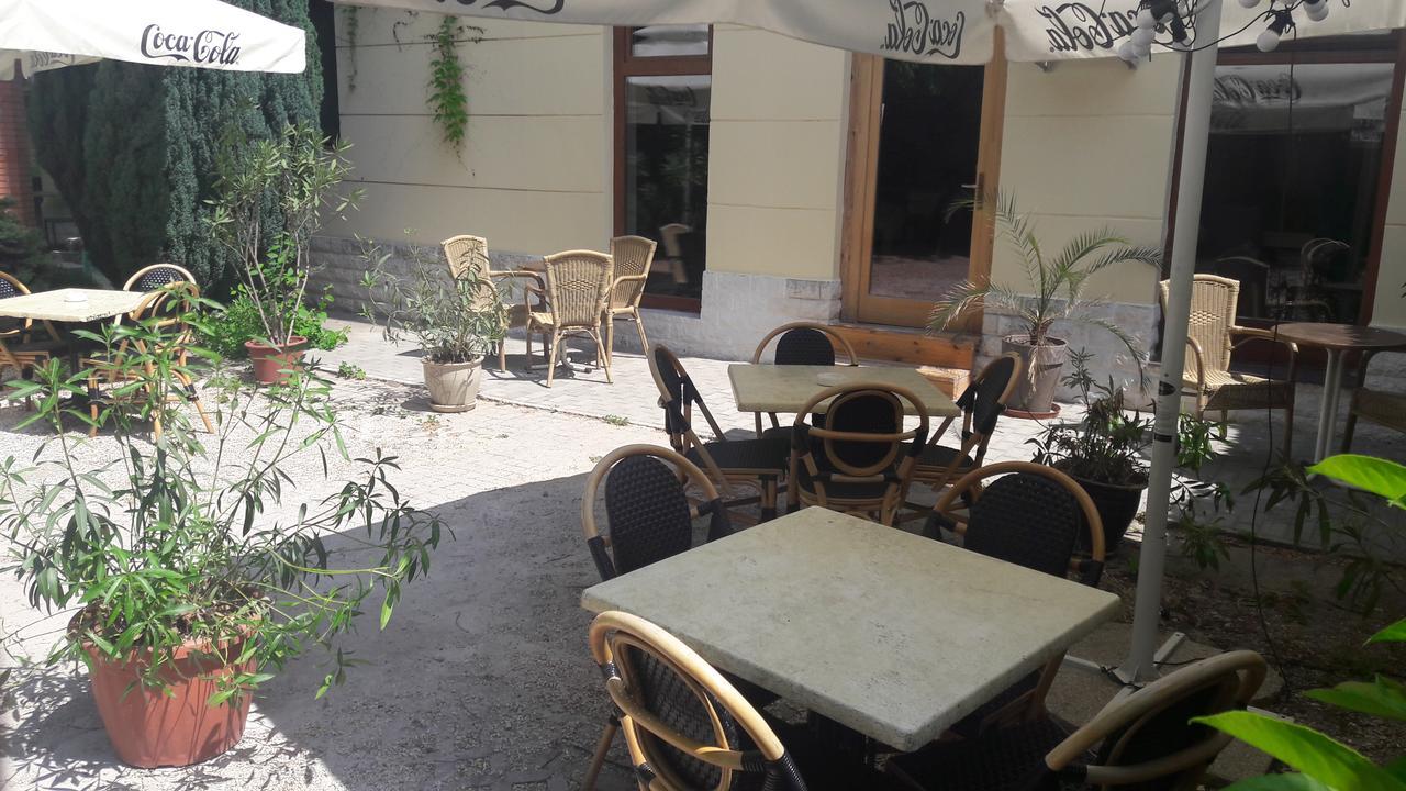 Hotel Matrix Seghedin Exterior foto